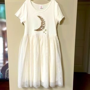 Pre-loved off white, short sleeves, girls’ dress. Size 14-16